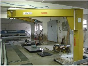 SLOUPOVÝ JEŘÁB S KLOUBOVÝM RAMENEM DAL FORNO. Zákazník: Kamenárstvo Maniš, s. r. o.